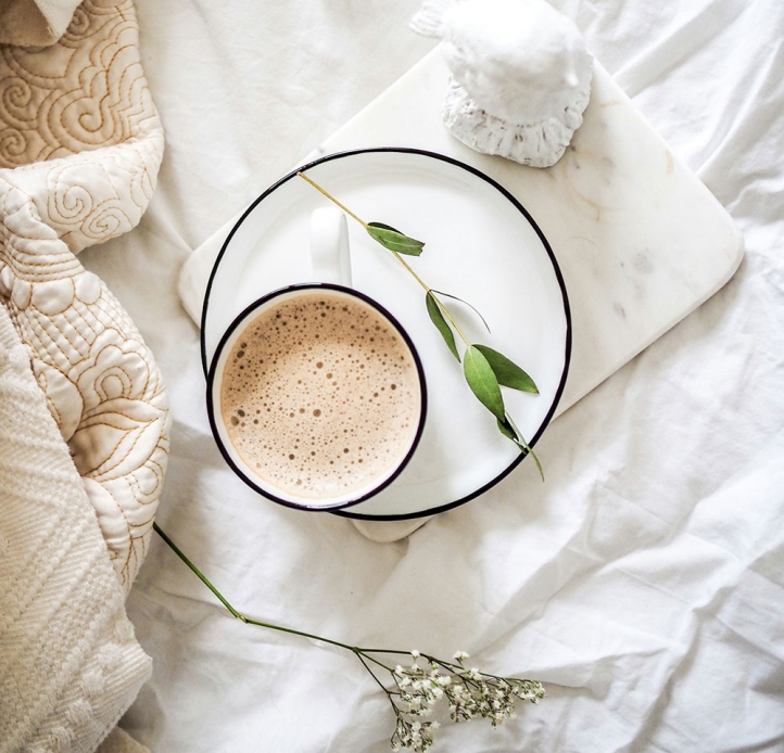 Latté, flowers and a quilt